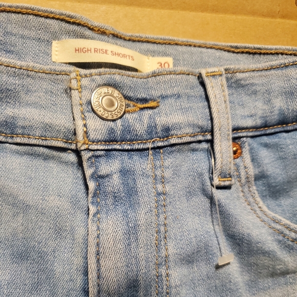 Women's Levi's High Rise Denim Shorts- Size 30 - New - Picture 2 of 5